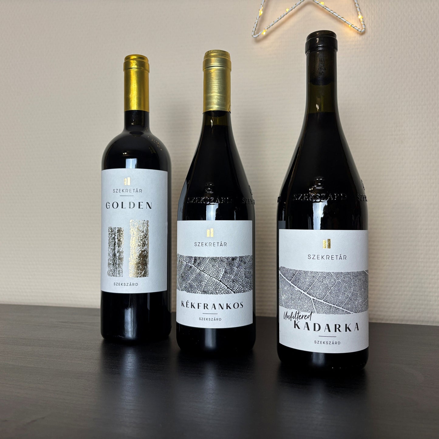 Januar 2026 - 'Szekretár'