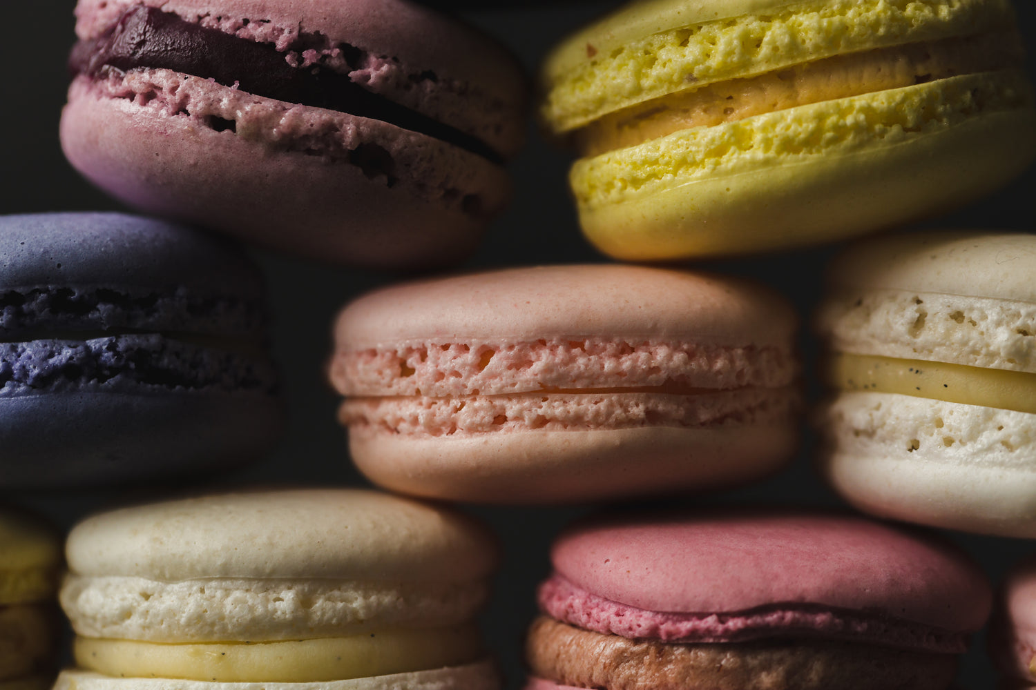 macaron-pile-closeup